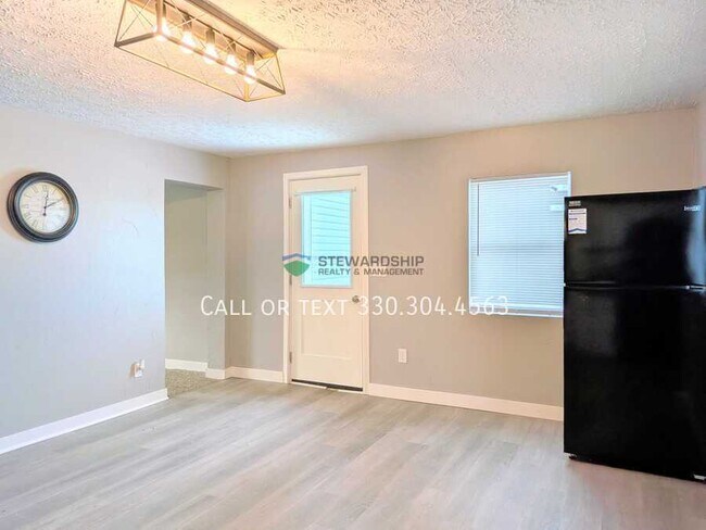 Photo - 15265 Lincoln Way W