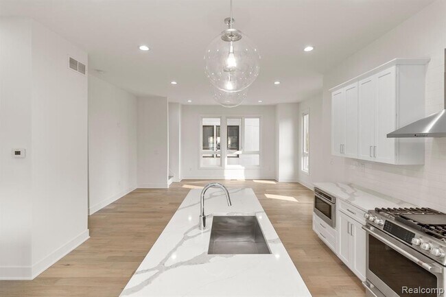 Photo - 2037 11th St Unidad 8