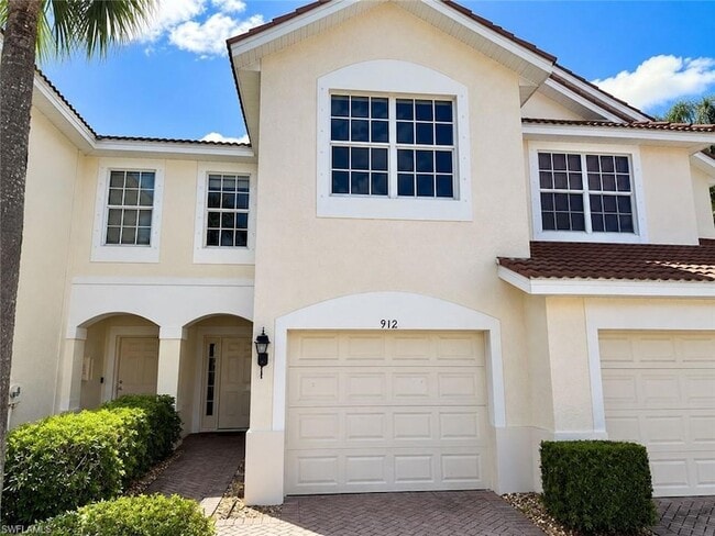 912 Hampton Cir