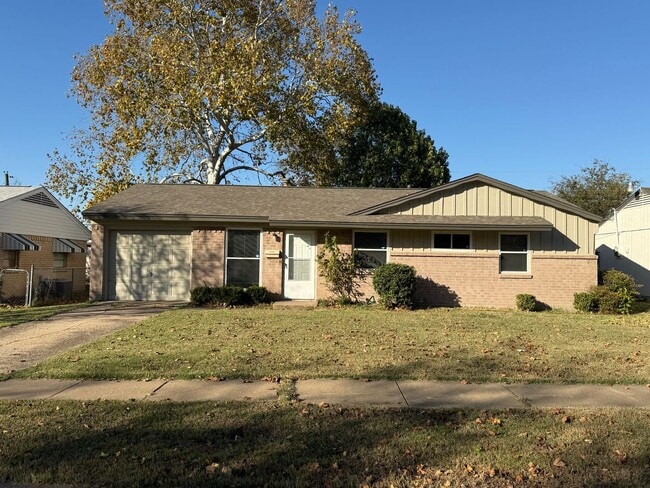 Building Photo - AVAILABLE NOW!!! Lovely 3 bedroom, 1 bath ...