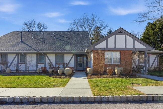 Building Photo - 10 Leland Ln Unit 19