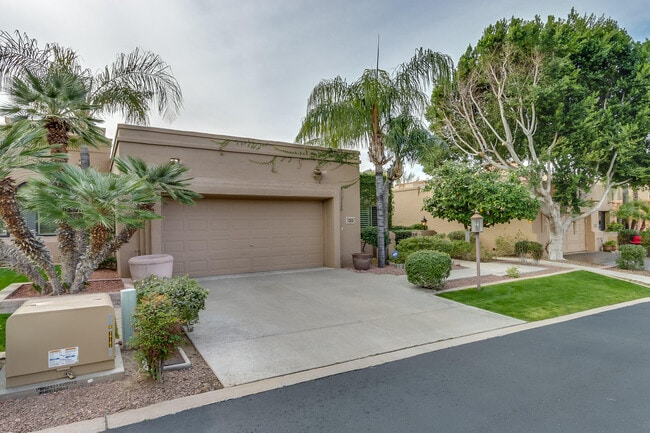 8711 E Paraiso Dr
