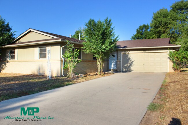 Photo - 801 Skyline Dr House