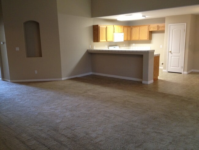 Photo - Beautiful NW Home 5 bed/2 bath $2750 Depos...