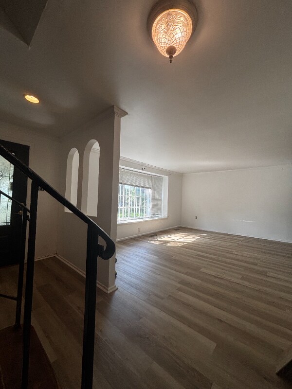 Photo - 1621 Debra Dr