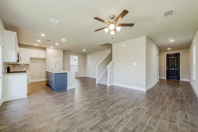 Photo - 733 Portina Dr