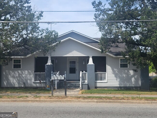 Building Photo - 15 N Zetterower Ave Unit 1