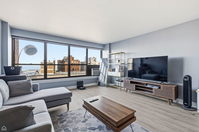 Photo - 2930 N Sheridan Rd