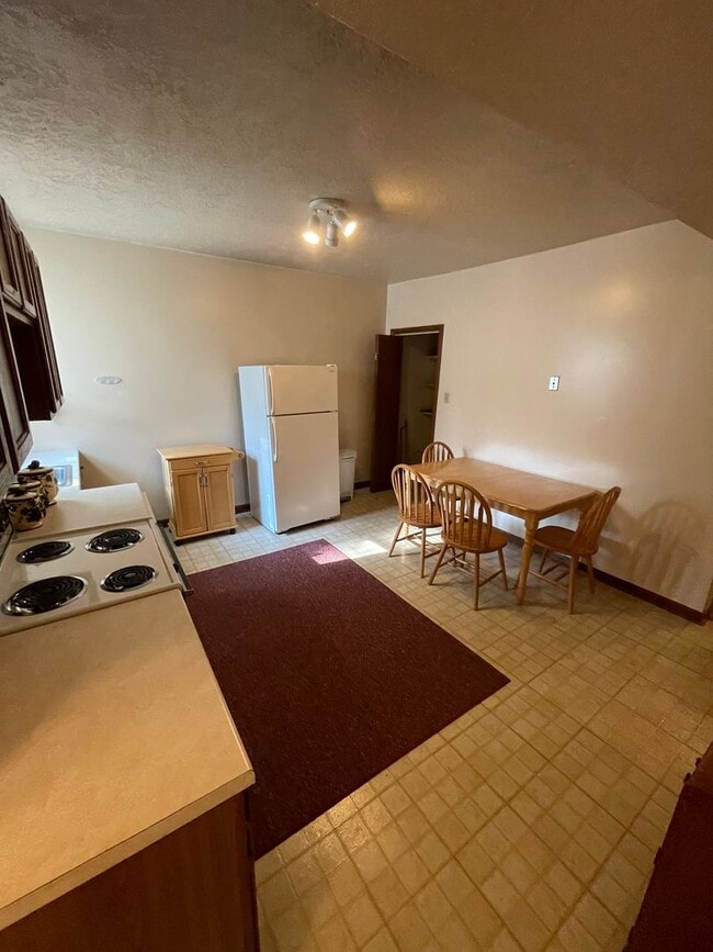 Building Photo - Mt. Washington 2bed/1bath!!! Unit Second Floor