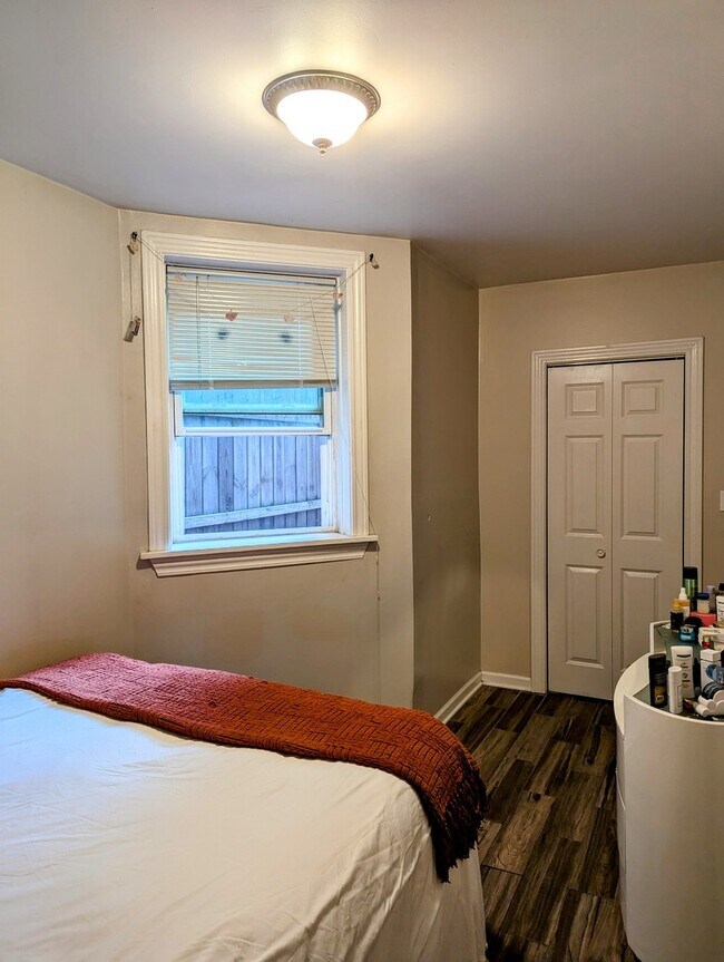 Photo - 2440 N Harding Ave Unit G