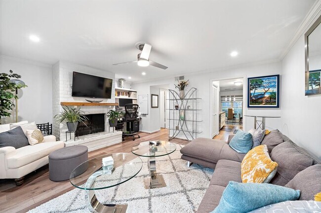 Building Photo - 10333 Longmont Dr Unit 35/3 Rental