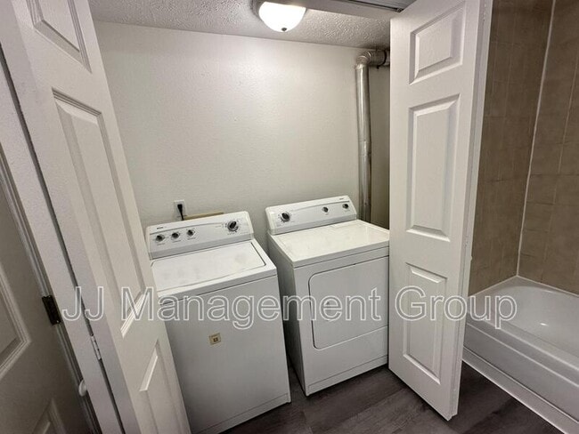 Photo - 1219 2nd St Unit Webster Apartments