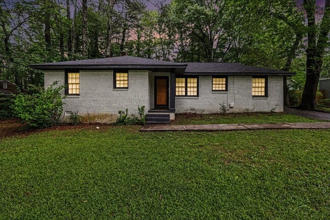 Building Photo - 3743 Poplar Dr