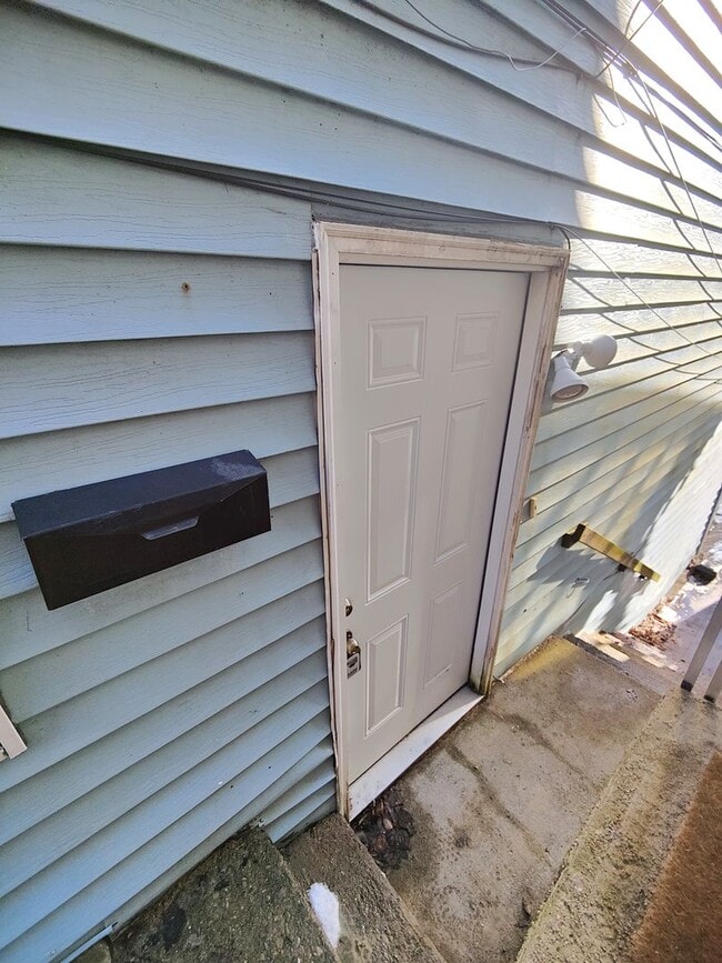 Building Photo - 2663 S 18th St Unit Rear