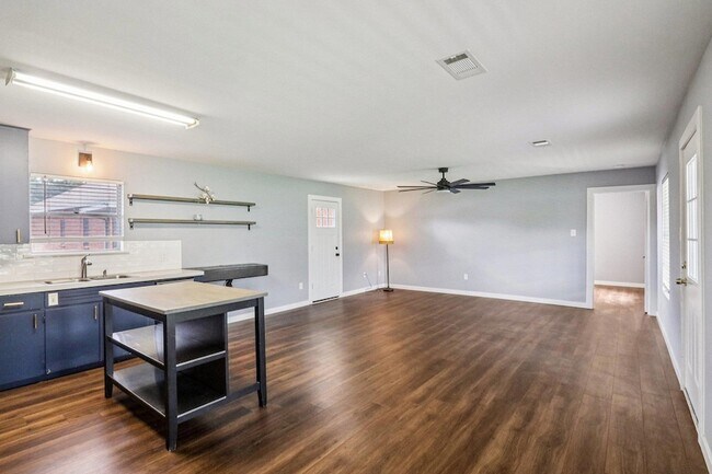 Photo - 755 E Bellville St