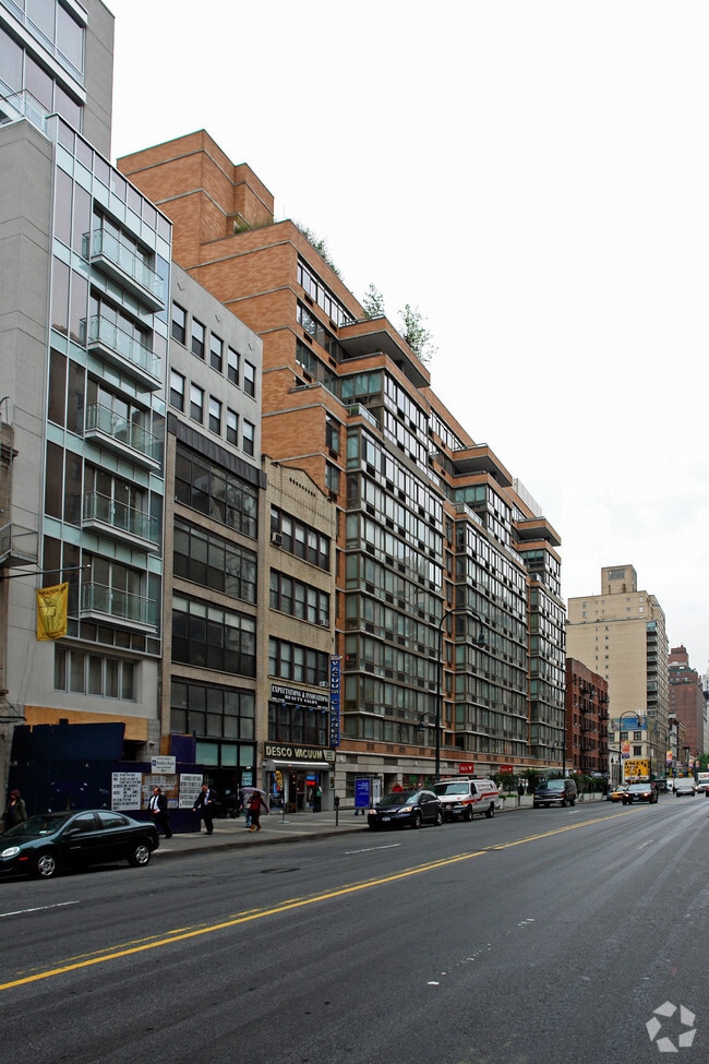 The Sierra Chelsea - The Sierra Chelsea Apartments