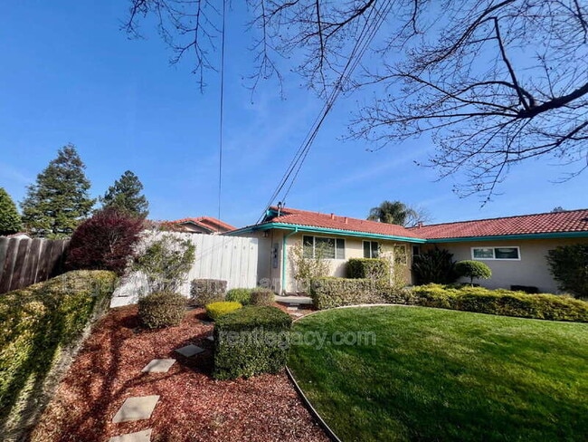 Building Photo - 3884 Bayview Cir