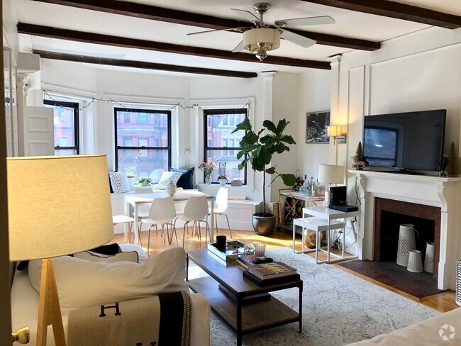 Building Photo - 247 Newbury St Unit 3F Rental