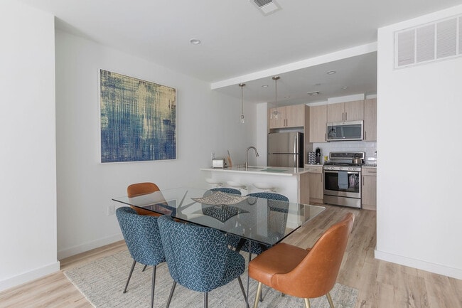 Photo - 300 Marshall Dr Unidad FL5-ID1041930P