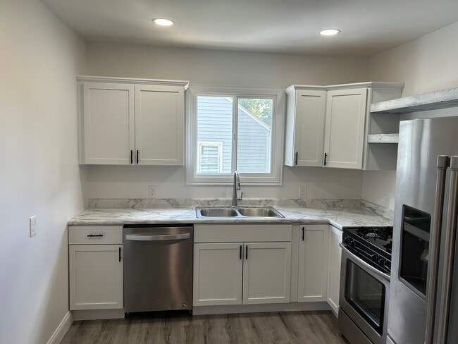 Building Photo - 1360 Prospect St Rental