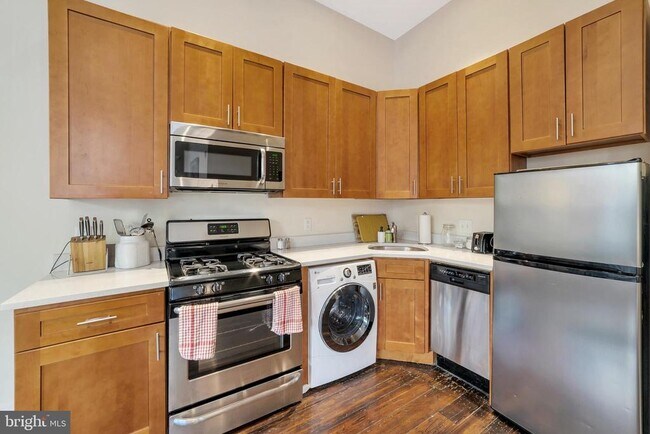 Photo - 1836 Delancey St Unit 2