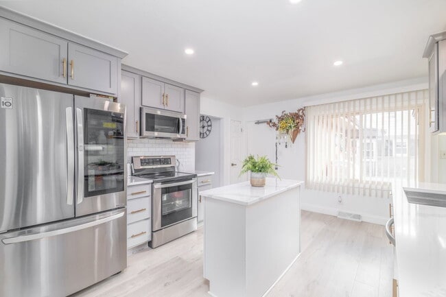 Building Photo - 5621 S 22nd St