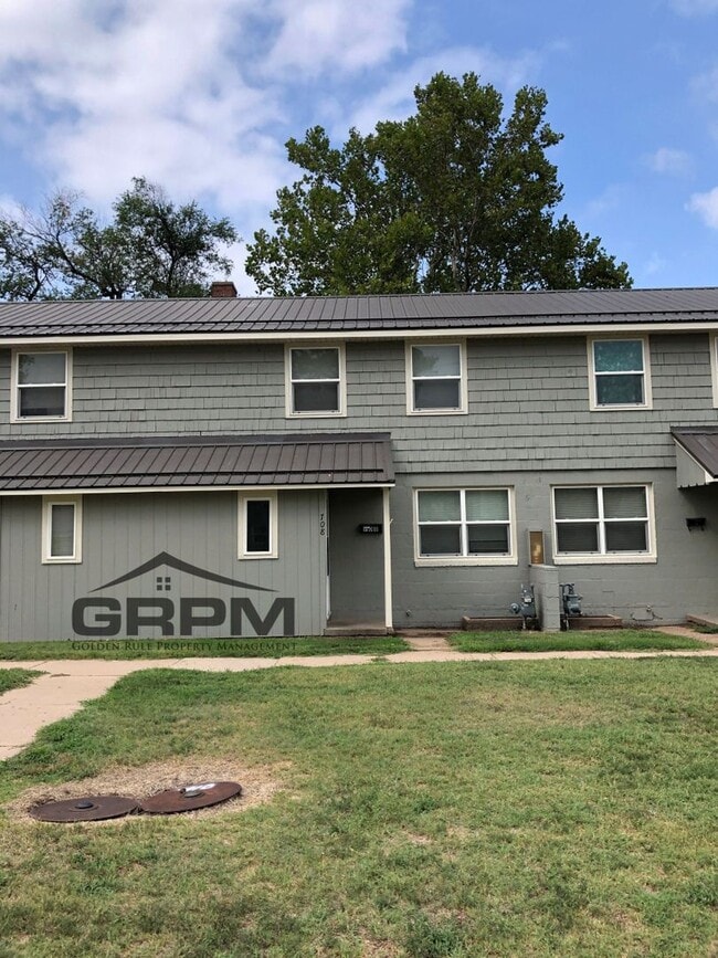 Building Photo - 2 bed, 1 bath condo