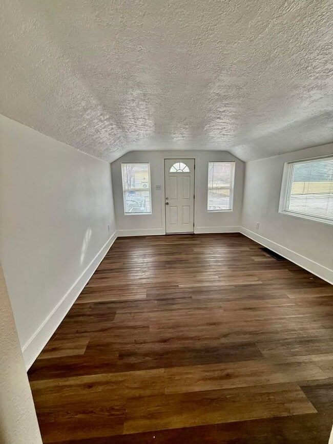 Building Photo - 624-628 W Benton Unit 624