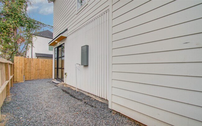 Photo - 1815 McKee St Unit 1