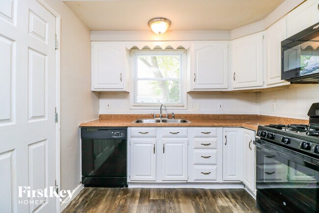 Photo - 930 5th Plaza