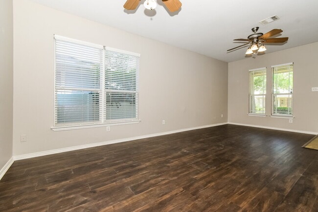 Photo - 1116 Oakcrest Dr