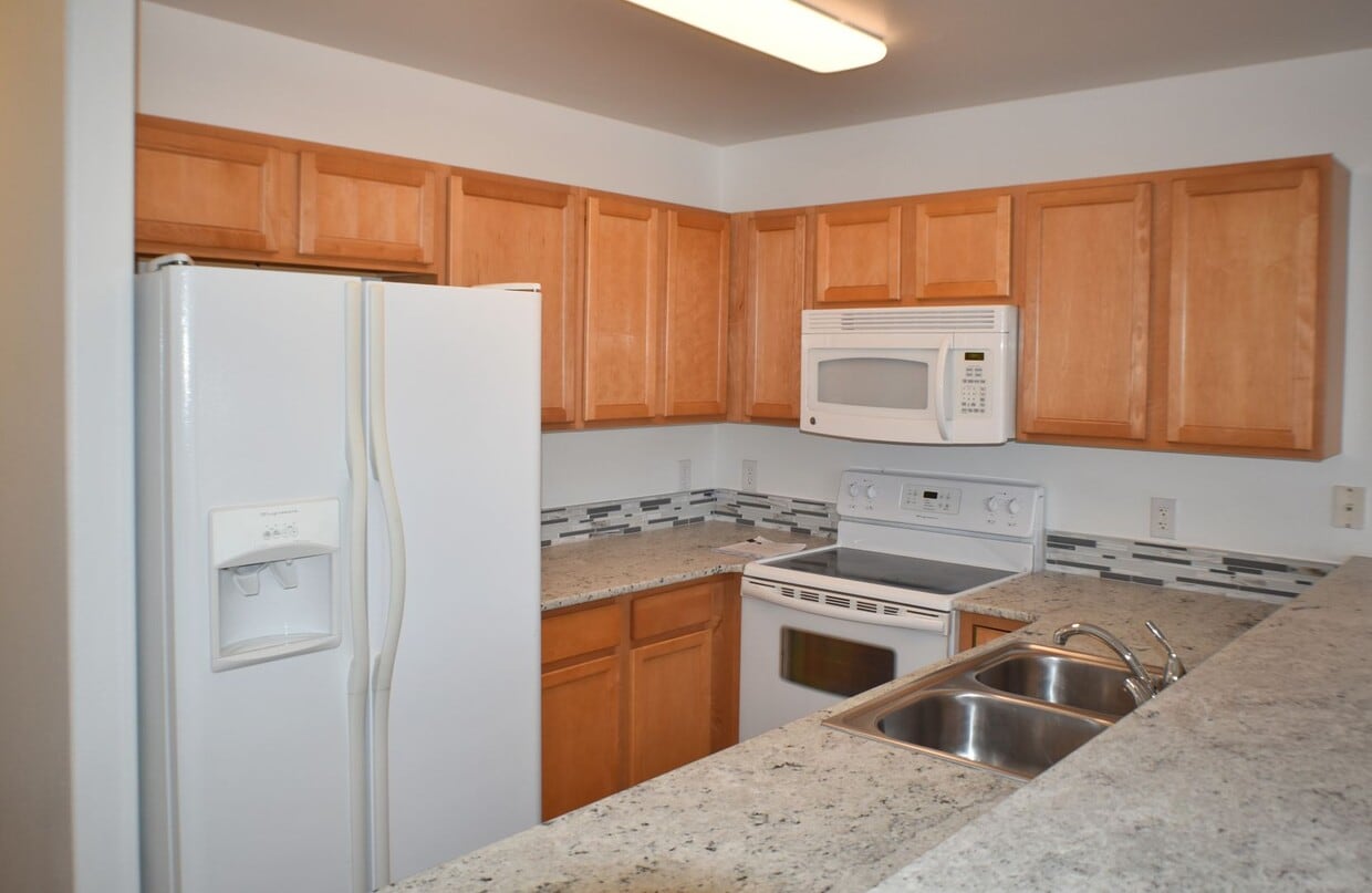 Coming soon!!! Stunning 2 Bed 2 Bath Apart... - Coming soon!!! Stunning 2 Bed 2 Bath Apart...