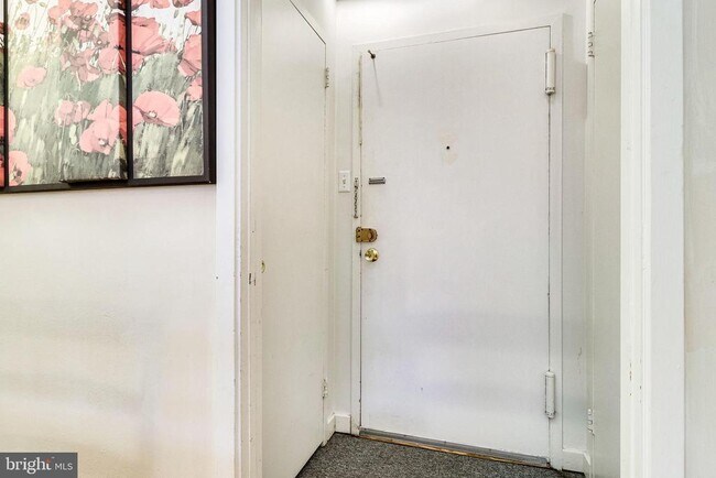 Photo - 1111 Arlington Blvd Unidad 812