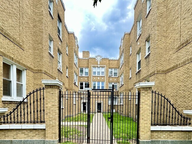 Photo - 4751 N Monticello Ave Condo Unit F3