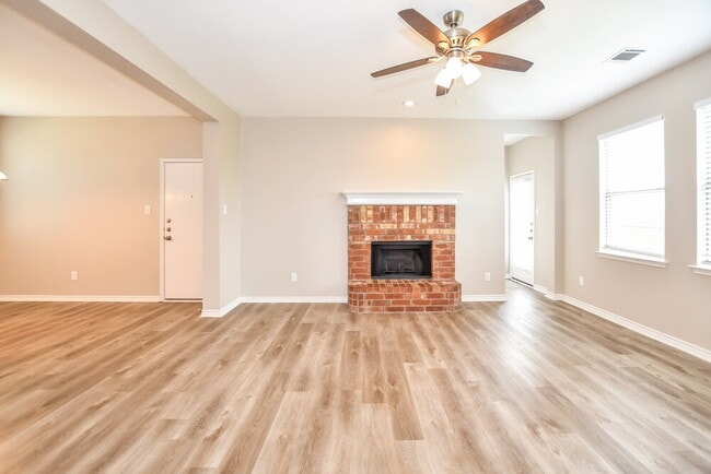 Photo - 100 Singleton Dr