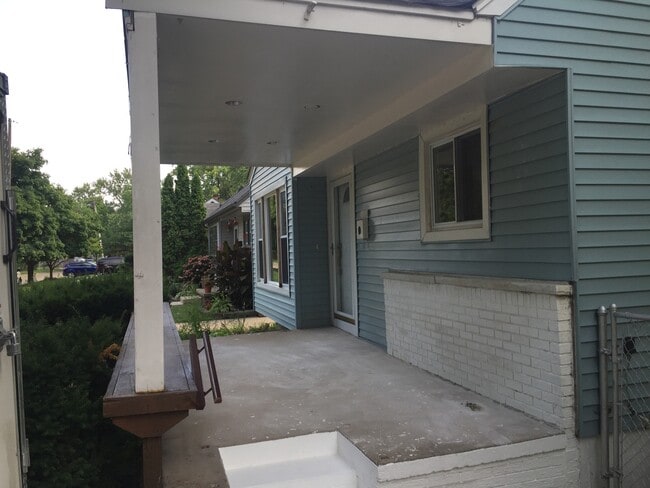 Photo - Cozy 3 bedroom 2bath Bungalow in nice Redford neighborhood