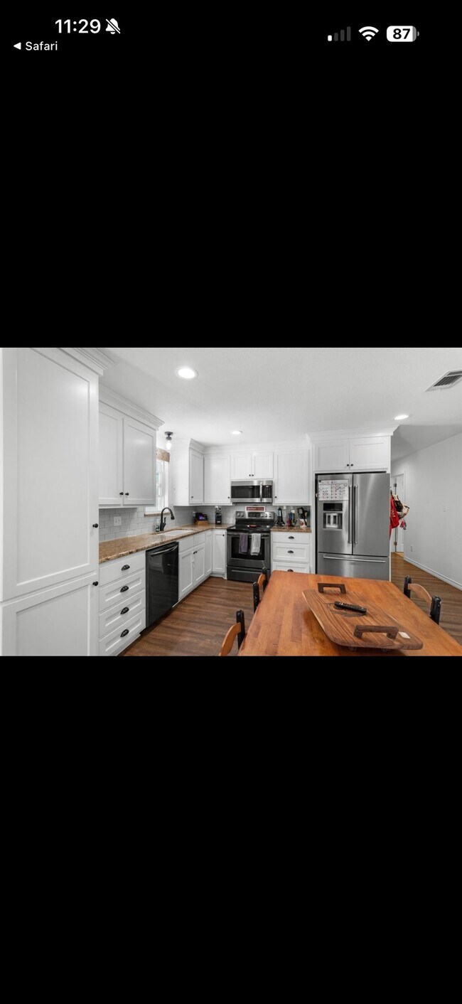 Photo - 900 N Bosque St