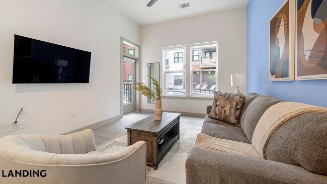 Photo - 3706 Goodwin Ave Unidad 172