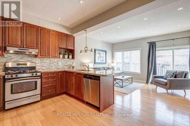 Photo - 2438 Felhaber Crescent