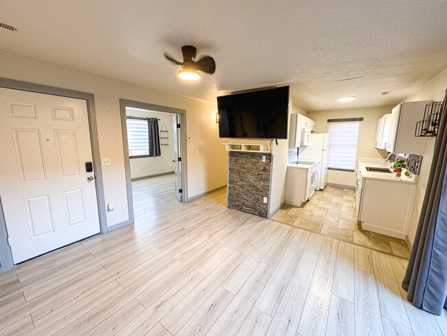 Building Photo - 2241 S Buckley Rd Unit 101