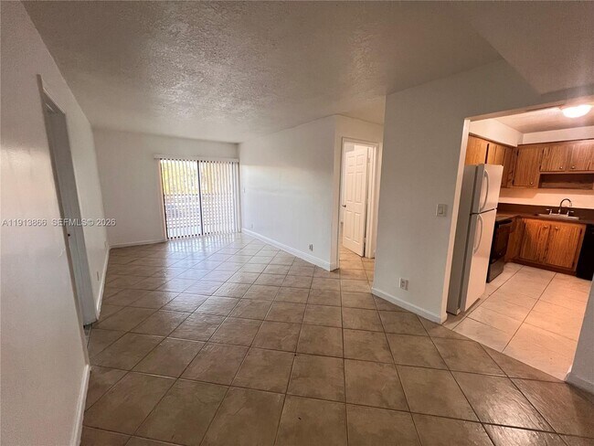 Photo - 3720 N Pine Island Rd Unidad 234