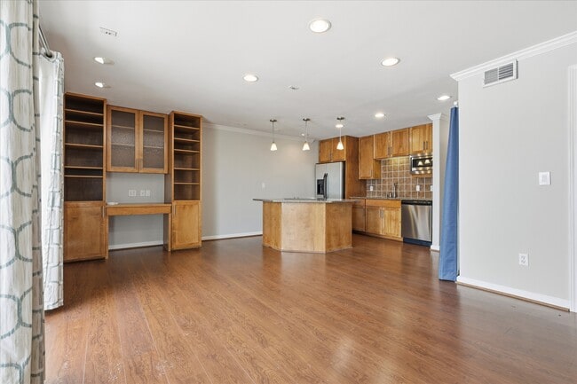 Building Photo - 5000 Baltimore Ave Unit 301