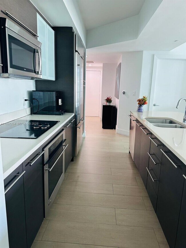 Photo - 500 Brickell Ave Unit 2205