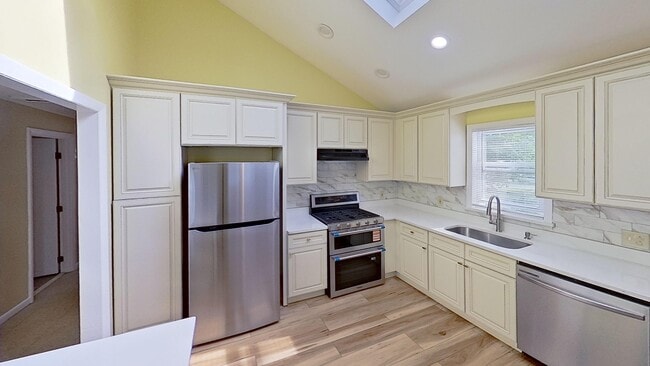 Photo - 52 Rockefeller St Unit 2