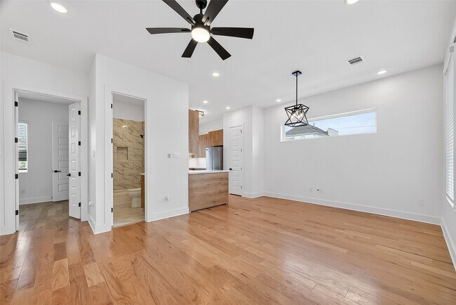 Photo - 1936 Laverne St
