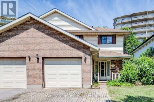 Photo - 575 Springbank Ave N