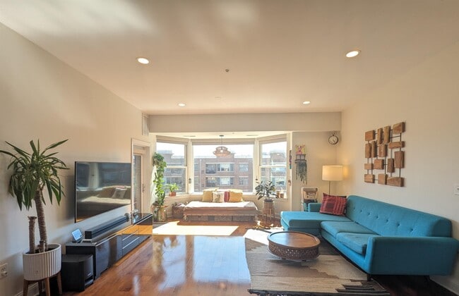 Photo - 20 Ave at Port Imperial Unit 531