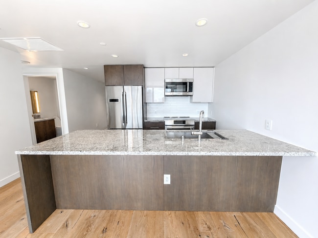 Photo - 1001 Queen St Unit 1415