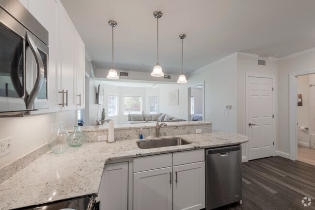 2 BR, 2 BA