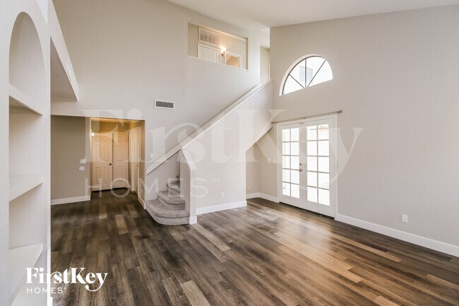 121 W Gary Way
